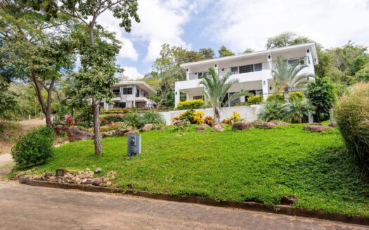 Dual-Income Property Near La Costanera – Prime Investment in San Juan del Sur, San Juan del Sur, Rivas - Image 1